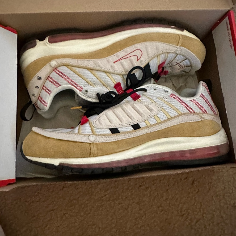Nike Air Max 98
Inside Out Desert Sand